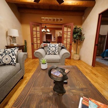 Magical Santa Fe Stay, Minutes From Town Square, Sleeps 4, Includes Free Parking And Outdoor Hot Tub! 外观 照片