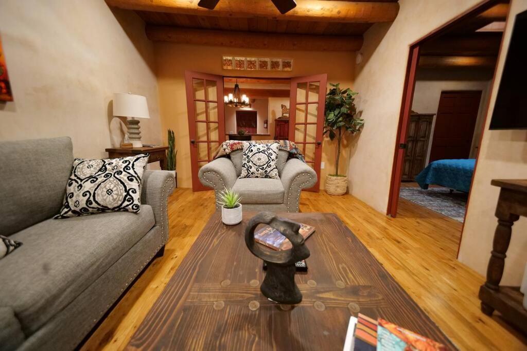 Magical Santa Fe Stay, Minutes From Town Square, Sleeps 4, Includes Free Parking And Outdoor Hot Tub! 外观 照片