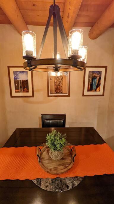 Magical Santa Fe Stay, Minutes From Town Square, Sleeps 4, Includes Free Parking And Outdoor Hot Tub! 外观 照片