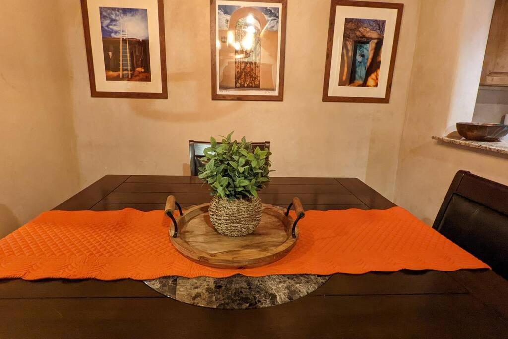 Magical Santa Fe Stay, Minutes From Town Square, Sleeps 4, Includes Free Parking And Outdoor Hot Tub! 外观 照片