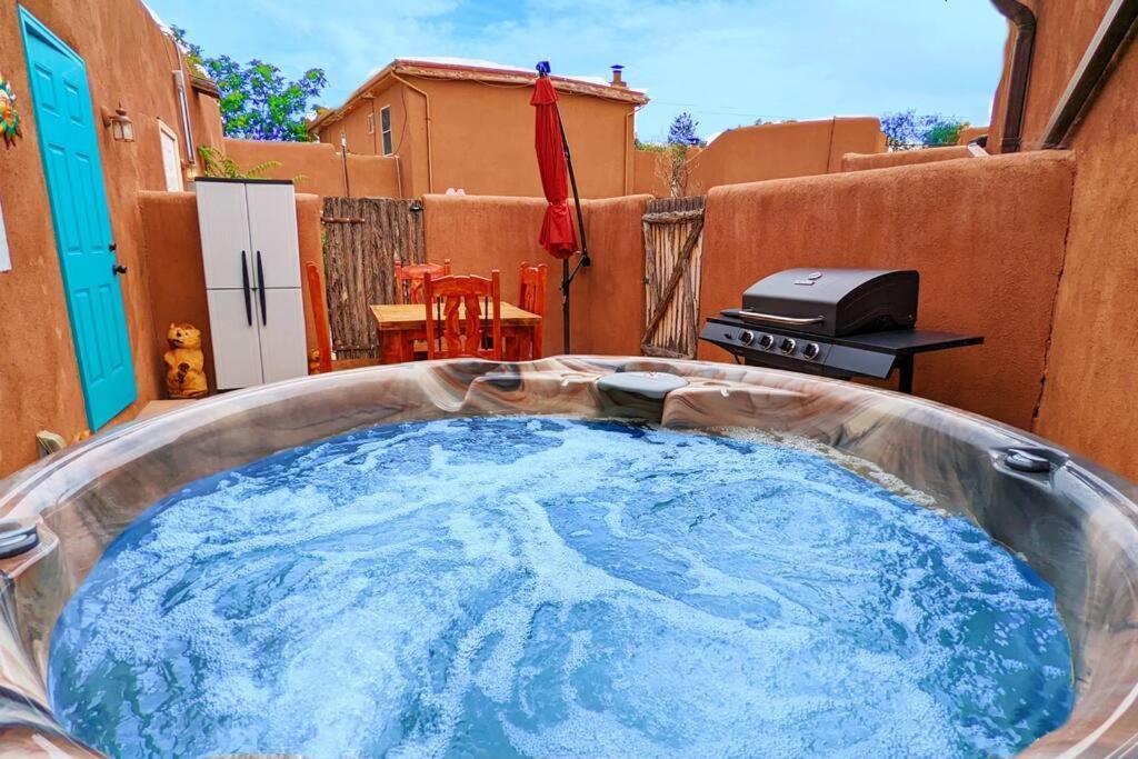 Magical Santa Fe Stay, Minutes From Town Square, Sleeps 4, Includes Free Parking And Outdoor Hot Tub! 外观 照片