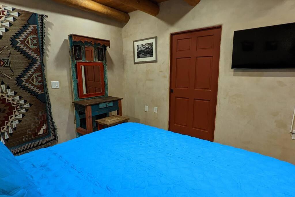 Magical Santa Fe Stay, Minutes From Town Square, Sleeps 4, Includes Free Parking And Outdoor Hot Tub! 外观 照片