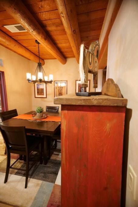 Magical Santa Fe Stay, Minutes From Town Square, Sleeps 4, Includes Free Parking And Outdoor Hot Tub! 外观 照片