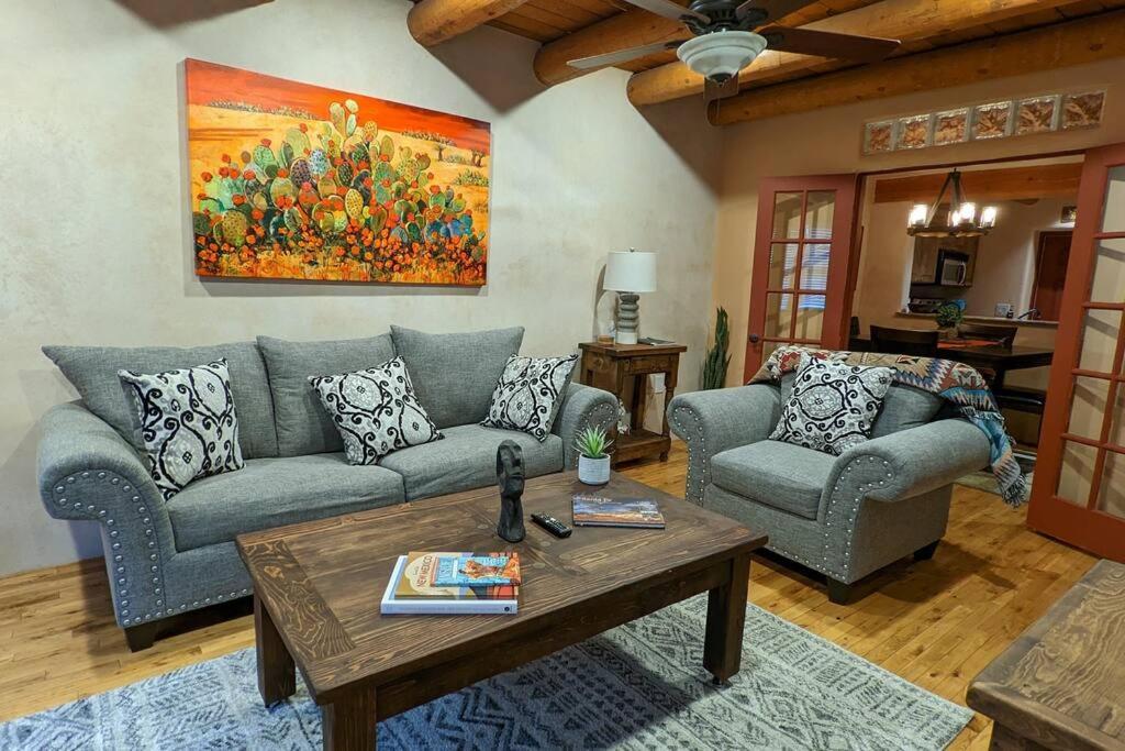 Magical Santa Fe Stay, Minutes From Town Square, Sleeps 4, Includes Free Parking And Outdoor Hot Tub! 外观 照片