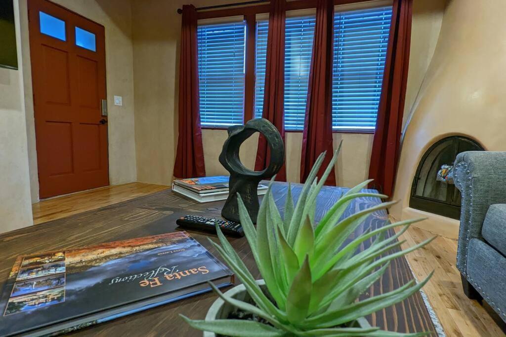 Magical Santa Fe Stay, Minutes From Town Square, Sleeps 4, Includes Free Parking And Outdoor Hot Tub! 外观 照片