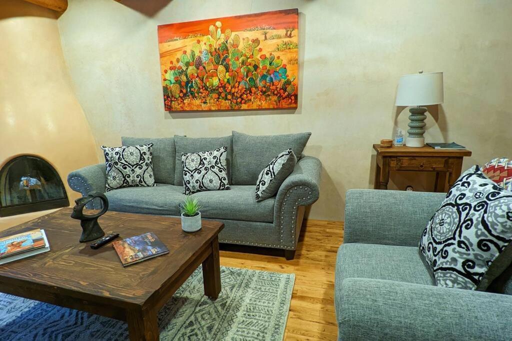 Magical Santa Fe Stay, Minutes From Town Square, Sleeps 4, Includes Free Parking And Outdoor Hot Tub! 外观 照片