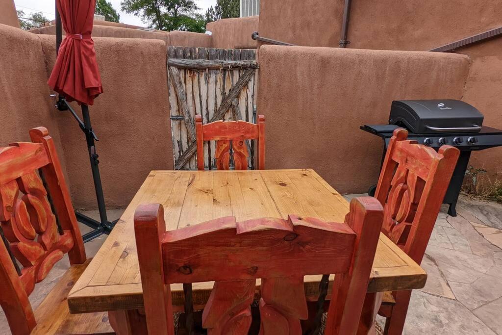 Magical Santa Fe Stay, Minutes From Town Square, Sleeps 4, Includes Free Parking And Outdoor Hot Tub! 外观 照片