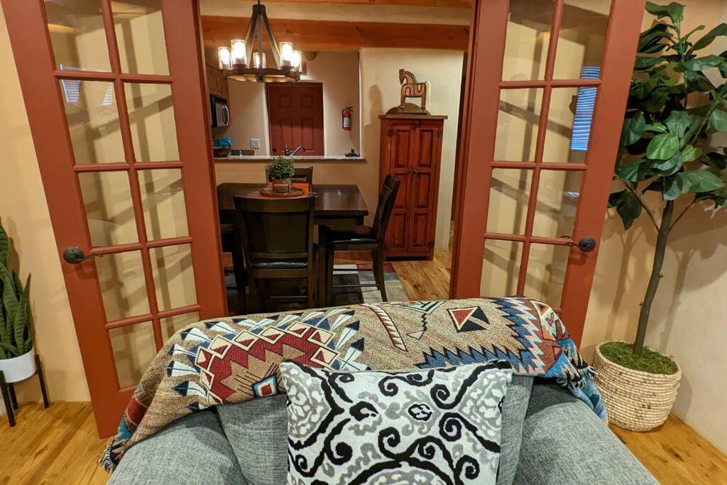 Magical Santa Fe Stay, Minutes From Town Square, Sleeps 4, Includes Free Parking And Outdoor Hot Tub! 外观 照片