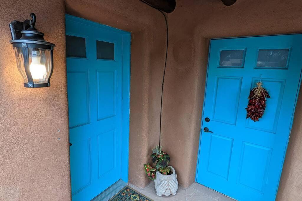 Magical Santa Fe Stay, Minutes From Town Square, Sleeps 4, Includes Free Parking And Outdoor Hot Tub! 外观 照片