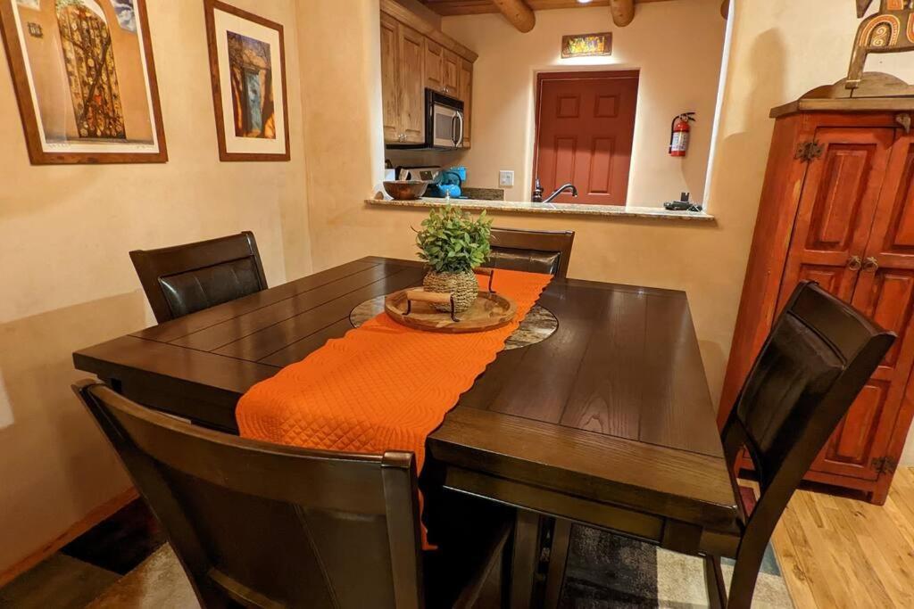 Magical Santa Fe Stay, Minutes From Town Square, Sleeps 4, Includes Free Parking And Outdoor Hot Tub! 外观 照片